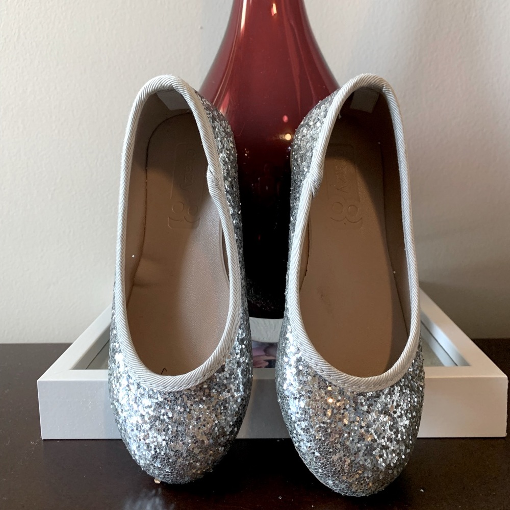 BRAND NEW Silver Glitter Girls Shoes (SZ 9); Crazy 8